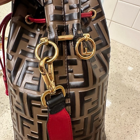 Fendi bucket bag - Picture 6 of 12